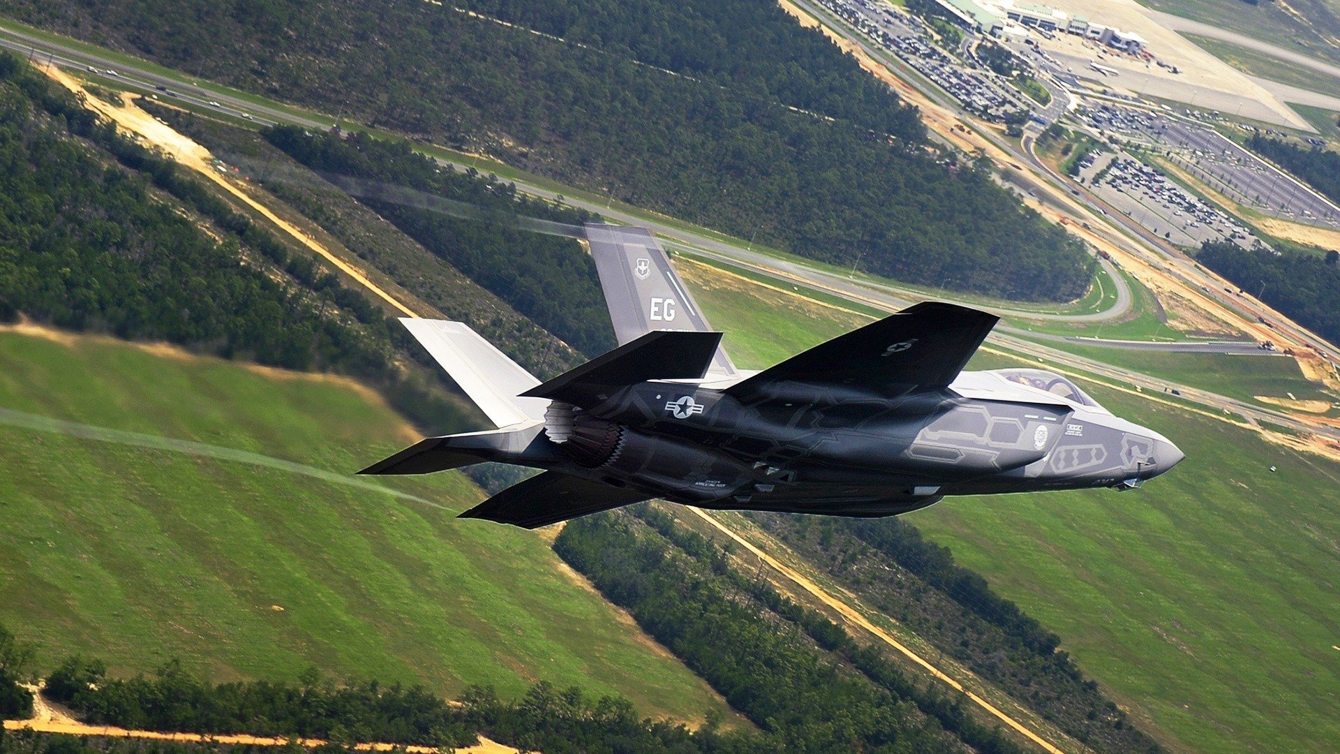 九游官网主页-“高新体育中心：健力运动员挑战极限，举重赛事燃爆全场”